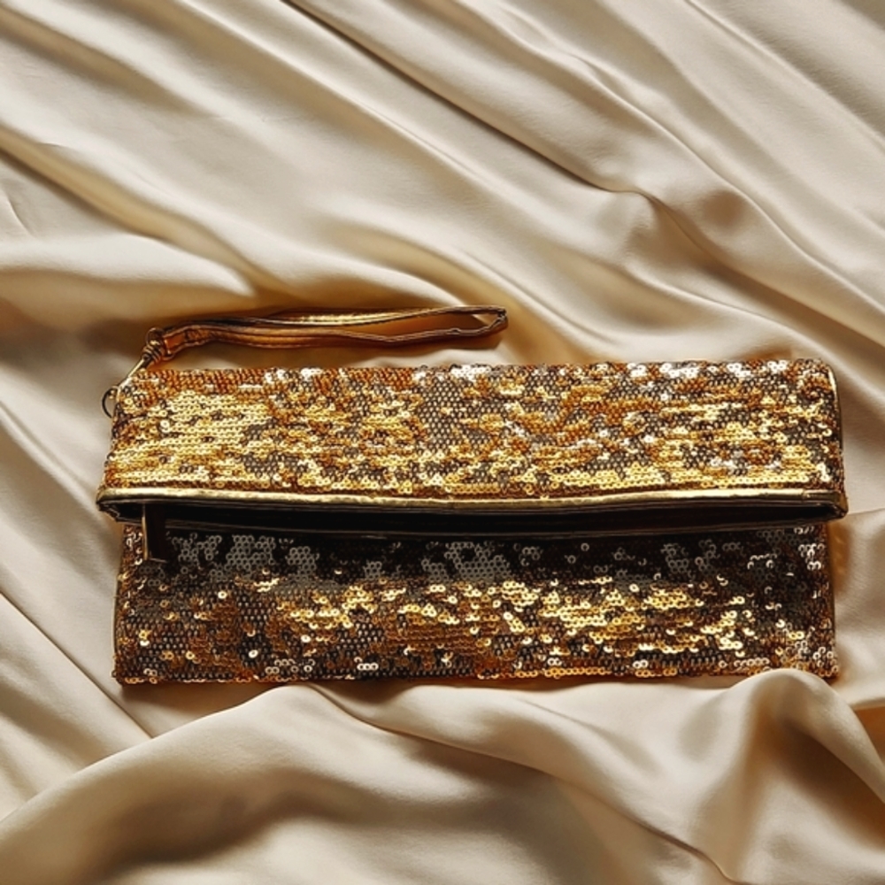 Michael Kors Gold Sequins Wristlet makeup evening bag New condition
